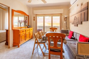 TV - Beautiful Apartment "Tmnel3-5" Near the Beach with A/C & Terrace (Torrevieja)