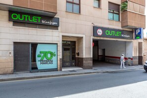 Exterior - Apartment 'Apolo66-3' with Shared Pool and Balcony (Torrevieja)