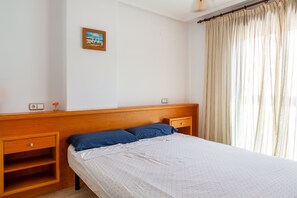 2 bedrooms, iron/ironing board, free WiFi, bed sheets - Apartment 'Apolo66-3' with Shared Pool and Balcony (Torrevieja)