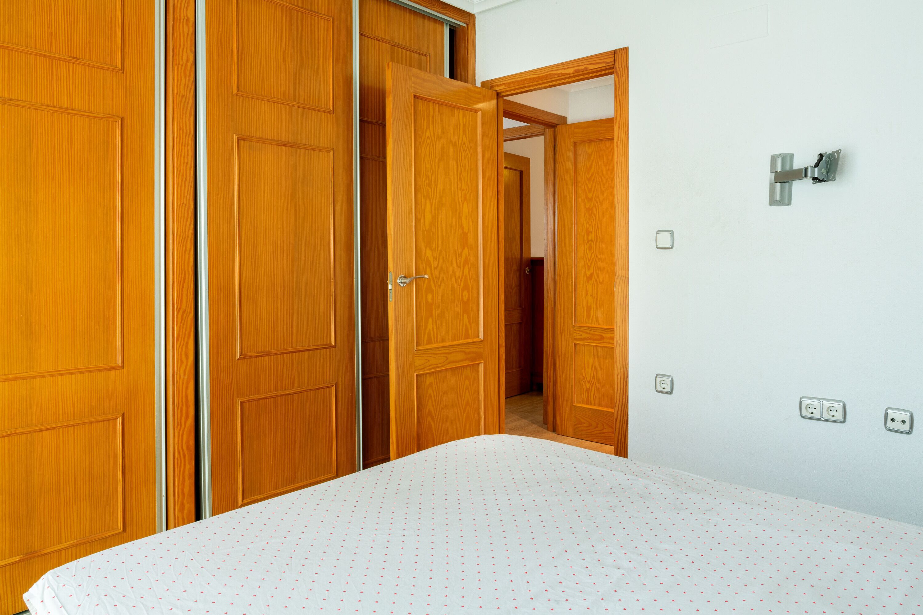 2 quartos, ferros/tábuas de passar roupa, Wi-Fi de cortesia