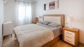 2 bedrooms, iron/ironing board, bed sheets