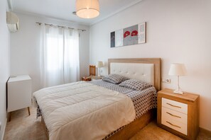2 bedrooms, iron/ironing board, bed sheets