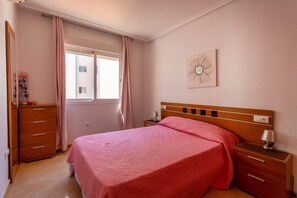 2 bedrooms, iron/ironing board, bed sheets