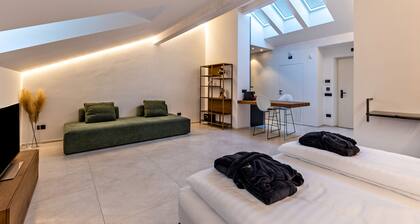 Studio 'App 303 Palazzo Cavour' avec vue sur la montagne, Wi-Fi et climatisation