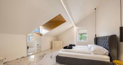 Ferienwohnung 'App 301 Palazzo Cavour' mit Bergblick, WLAN und Klimaanlage