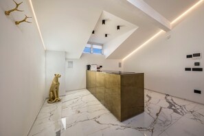 Lobby - Apartment 'App 301 Palazzo Cavour' with Mountain View, Wi-Fi and Air Conditioning (Bolzano)