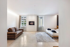 1 bedroom, free WiFi, bed sheets - Apartment 'App 204 Palazzo Cavour' with Mountain View, Wi-Fi and Air Conditioning (Bolzano)