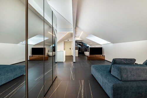 Appartement 'App 304 Palazzo Cavour' avec vue sur la montagne, Wi-Fi et climatisation