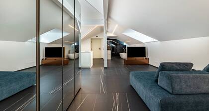 Appartement 'App 304 Palazzo Cavour' avec vue sur la montagne, Wi-Fi et climatisation