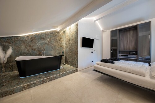Ferienwohnung 'App 302 Palazzo Cavour' mit Bergblick, WLAN und Klimaanlage