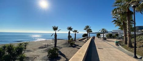 بالقرب من الشاطئ