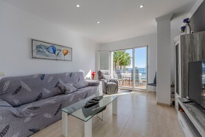 Télévision, lecteur de DVD, chaîne hi-fi