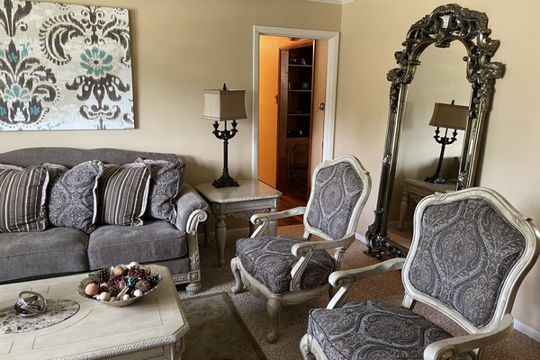 living room /dining room tastefully decorated. Accommodate 6-12 comfortably