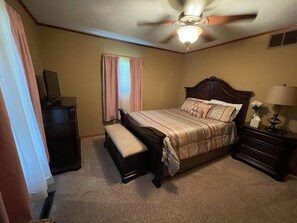 3 habitaciones, tabla de planchar con plancha y cuna de viaje 