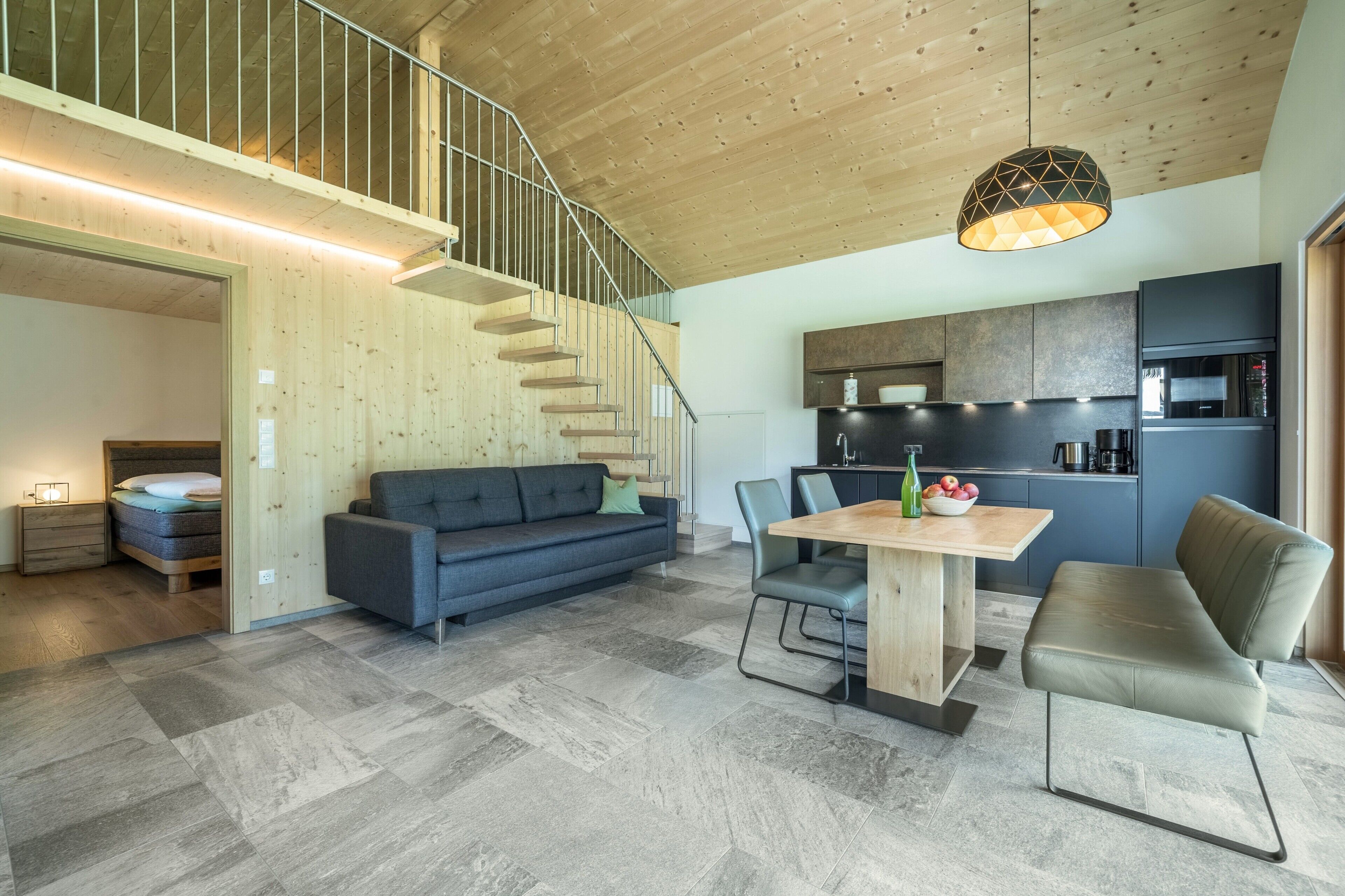 TV, tavolo da ping pong