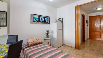 1 chambre, fer et planche Ă repasser, Wi-Fi, draps fournis