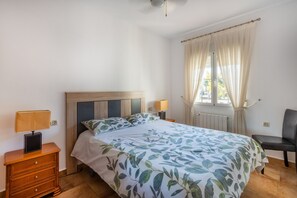 5 slaapkamers, een strijkplank/strijkijzer, gratis wifi, beddengoed