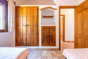 2 habitaciones, tabla de planchar con plancha y wifi gratis 