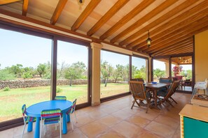 Dining - Villa Santa Eulalia with private Pool, A/C and garden (Santa Margalida)