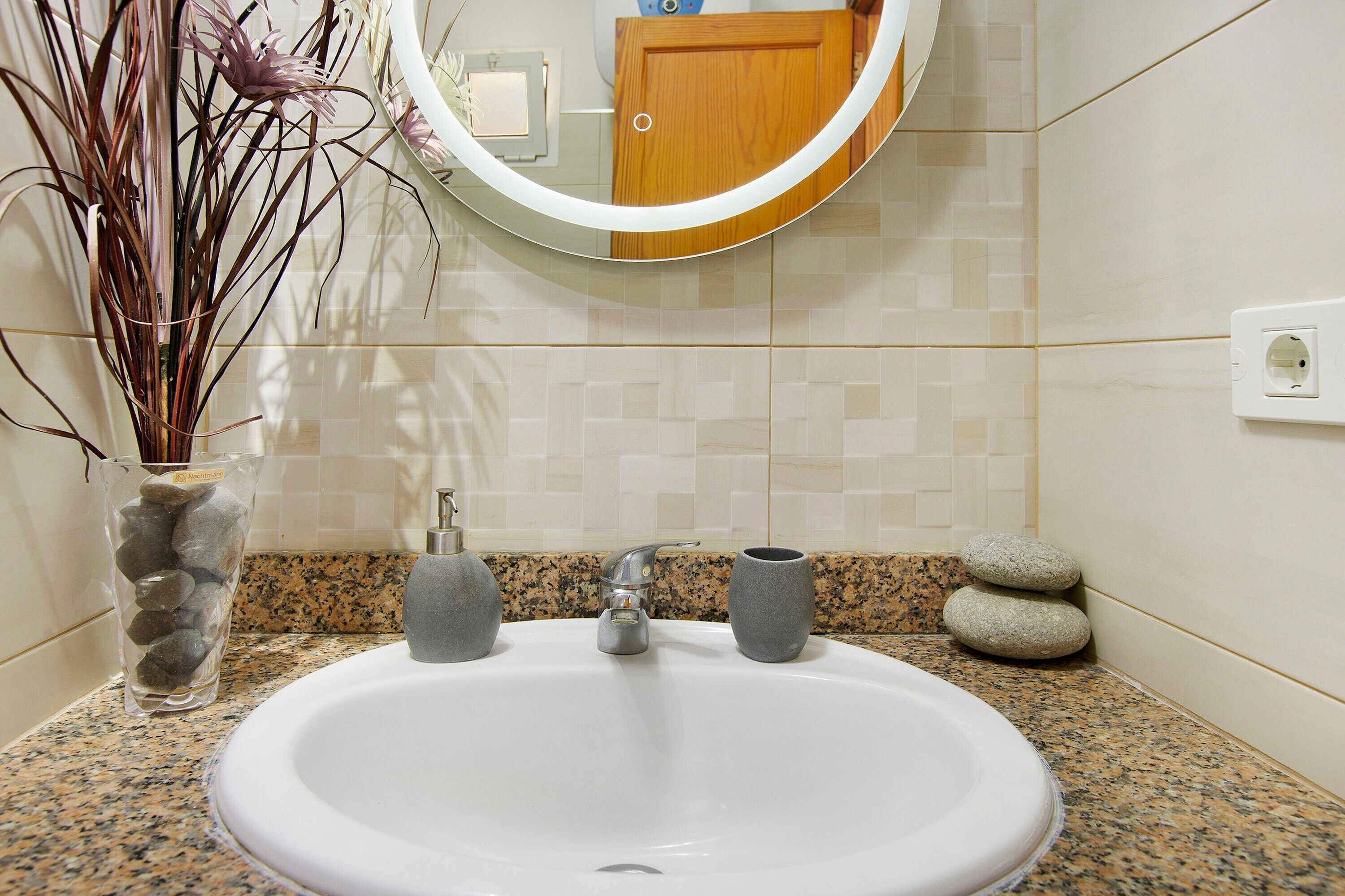 淋浴设施、吹风机、毛巾