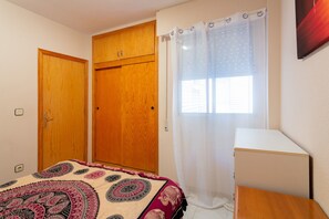 2 chambres, fer et planche à repasser, Wi-Fi, draps fournis