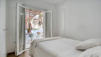 2 bedrooms, iron/ironing board, free WiFi, bed sheets