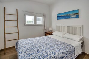 2 makuuhuonetta, silitysrauta/-lauta, ilmainen Wi-Fi, vuodevaatteet