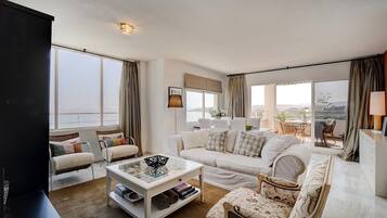 Tv, dvd-afspiller, stereoanlæg