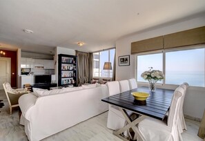 Interior - Apartment "Penthouse Boulevard 401" with Pool, Terrace, Air Conditioning & Wi-Fi (Estepona)