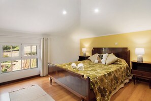 4 slaapkamers, een strijkplank/strijkijzer, gratis wifi, beddengoed