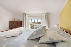4 Schlafzimmer, Bügeleisen/Bügelbrett, kostenloses WLAN, Bettwäsche