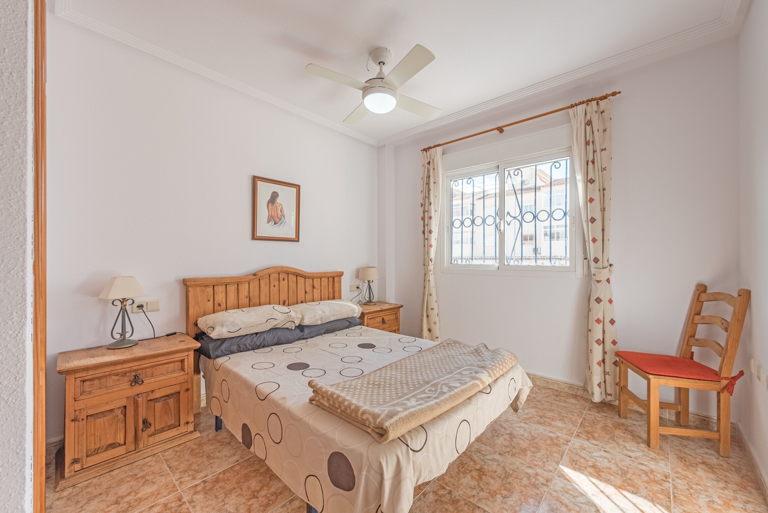 3 slaapkamers, een strijkplank/strijkijzer, gratis wifi, beddengoed