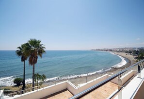 Beach nearby - Apartment "Boulevard 205" with Sea View, Pool, Balcony, Terrace & Garden (Estepona)
