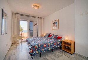 1 bedroom, iron/ironing board, free WiFi, bed sheets - Apartment "Boulevard 105" with Sea View, Pool, Wi-Fi, A/C, Balcony & Garden (Estepona)