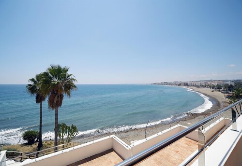 Ferienwohnung "Boulevard 105" mit Meerblick, Pool, WLAN, A/C, Balkon & Garten