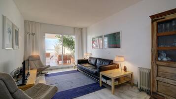 Télévision, lecteur de DVD, chaîne hi-fi