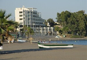 靠近海滩