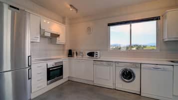 Frigorífic, microones, forn i placa de cuina