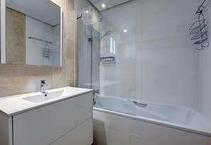 Bathtub, hair dryer, towels