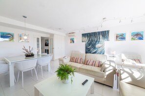 Fernseher, Kamin, DVD-Player, Stereoanlage