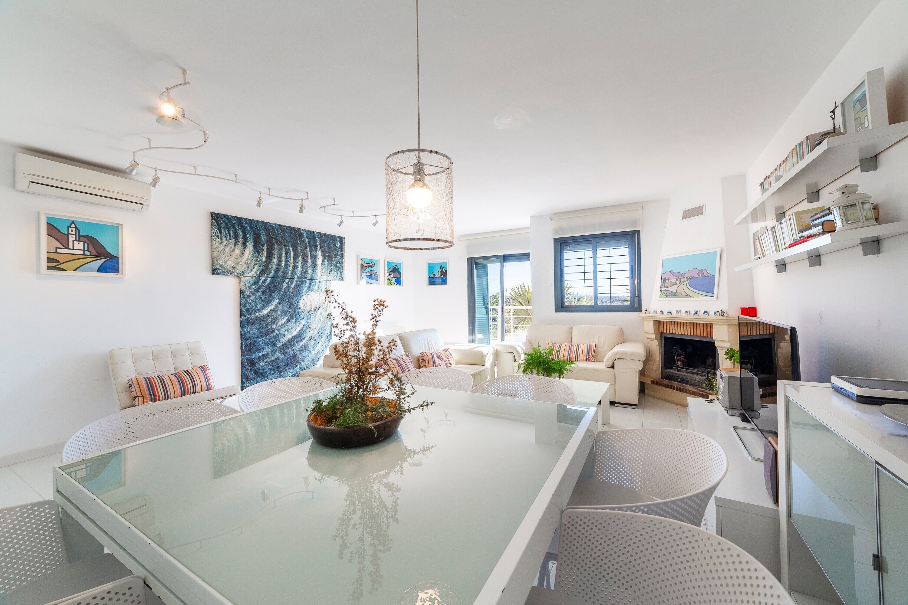 Fernseher, Kamin, DVD-Player, Stereoanlage