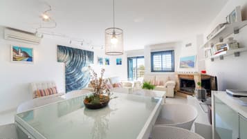 Fernseher, Kamin, DVD-Player, Stereoanlage