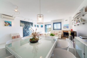 Fernseher, Kamin, DVD-Player, Stereoanlage