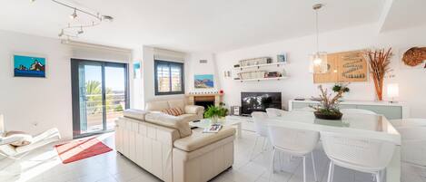 TV, fireplace, DVD player, stereo