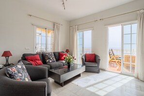 TV, DVD player, stereo - Villa 'Exclusive - Great Sea View' with Sea View, Wi-Fi and Air Conditioning (Nerja)