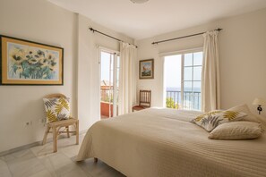 4 bedrooms, iron/ironing board, free WiFi, bed sheets - Villa 'Exclusive - Great Sea View' with Sea View, Wi-Fi and Air Conditioning (Nerja)