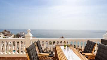 屋外ダイニングエリア