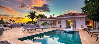 Villa Ginevra, perfect for large groups, with Pool, Sauna & Garden