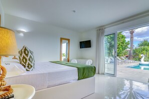 16 bedrooms, iron/ironing board, free WiFi, bed sheets - Villa Ginevra, perfect for large groups, with Pool, Sauna & Garden (Arona)