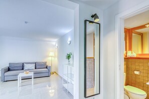 Bathtub, hair dryer, towels